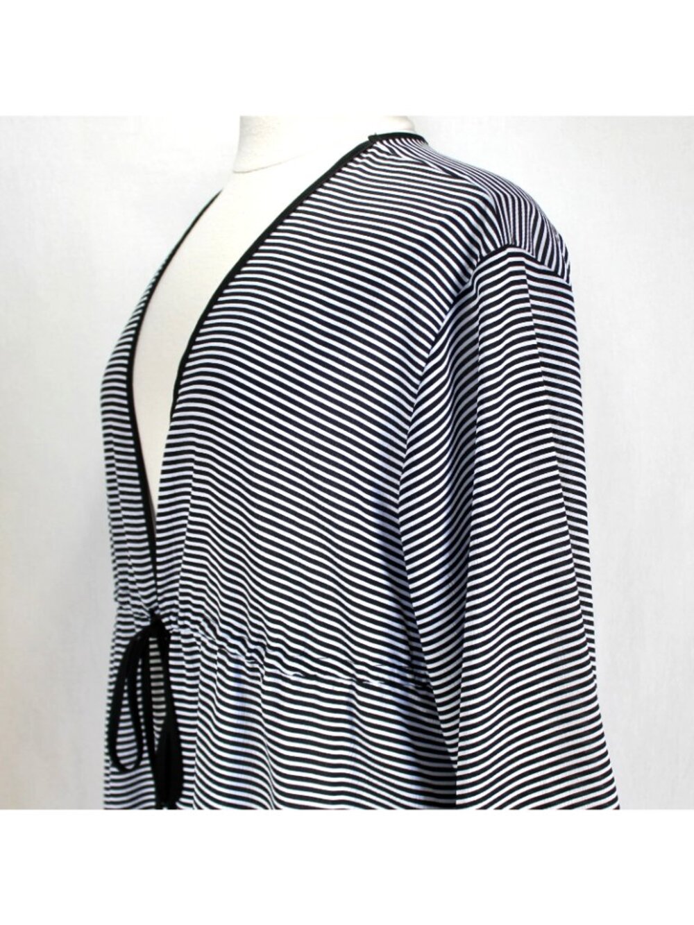 Torrid Shirttail Swim Cover Up Kimono Size 1/2 Black White Stripe 3/4 Sleeve - Picture 4 of 9
